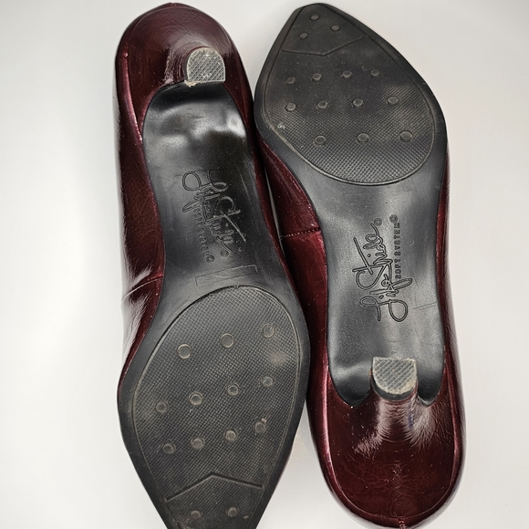 Life Stride, Venom Red Pumps, Size 8 - Picture 6 of 7